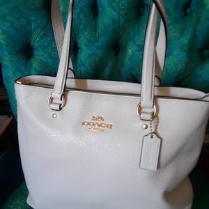 Coach Pebble Leather Bay Tote Chalk F48637